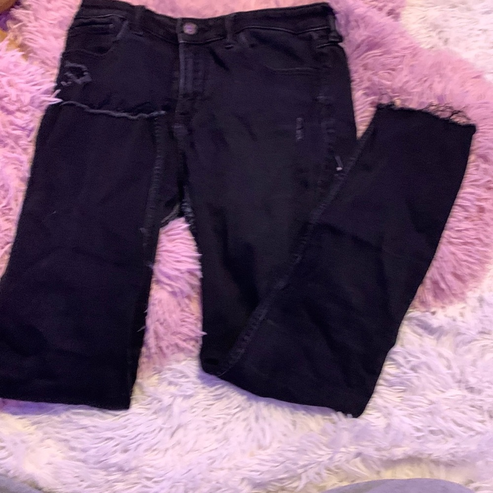 Black skinny jeans minimal rips